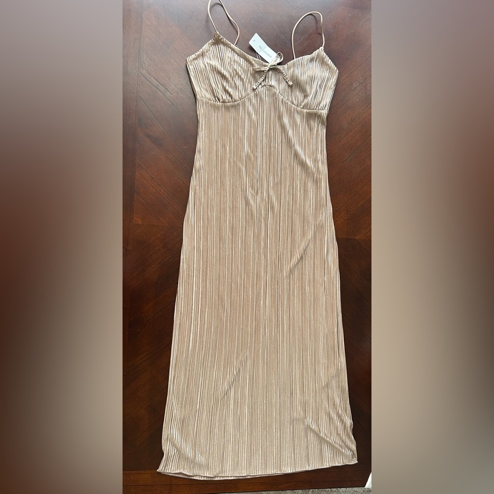 NEW NO comment Pleated Maxi Slip Dress in Champagne with Bow Detail - Picture 1 of 7